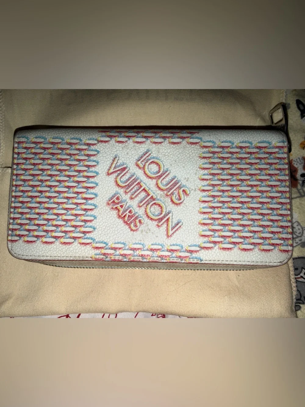 LV Zippy Wallet in Damier Spray Blanc with COA